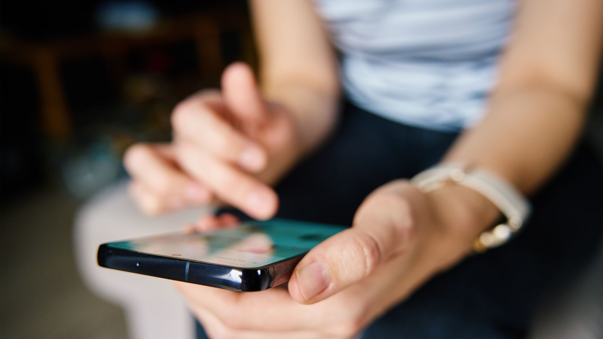 Gym owner using social media DMs to communicate with prospective members